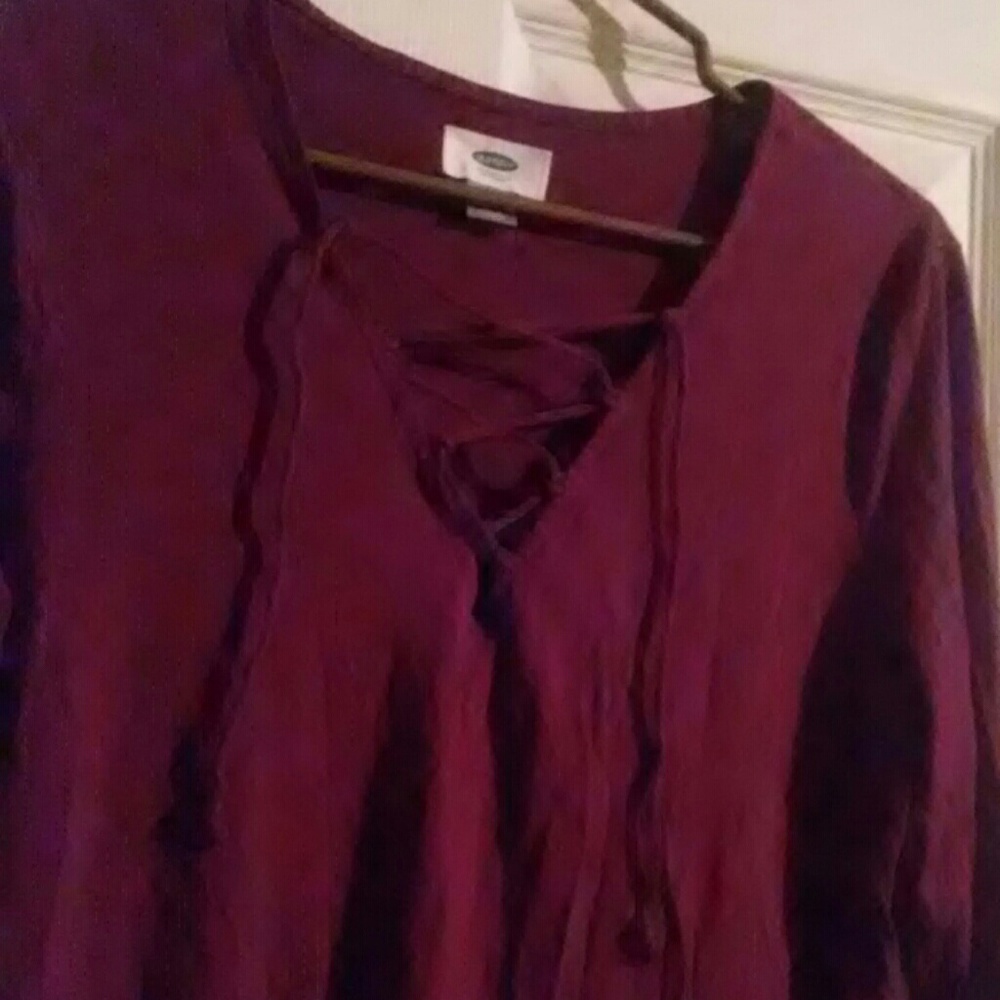 A long sleve maroon/burgundy long sleve shirt